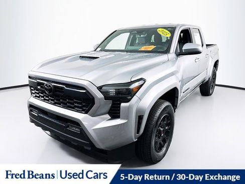 Used 2025 Toyota Tacoma TRD Sport w/ TRD Sport Upgrade Package AWD/4WD image 3