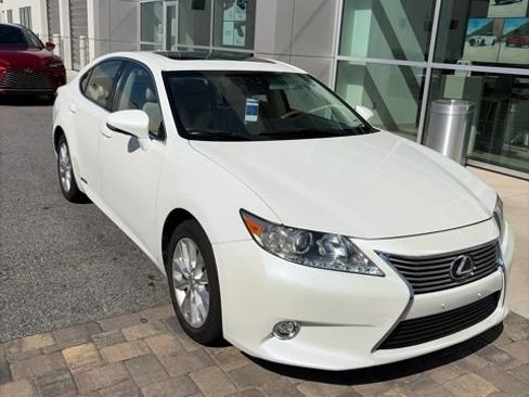 Used 2014 Lexus ES 300h w/ Luxury Package w/Bamboo Trim FWD image 1