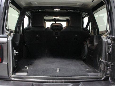 Used 2019 Jeep Wrangler Unlimited Rubicon image 32