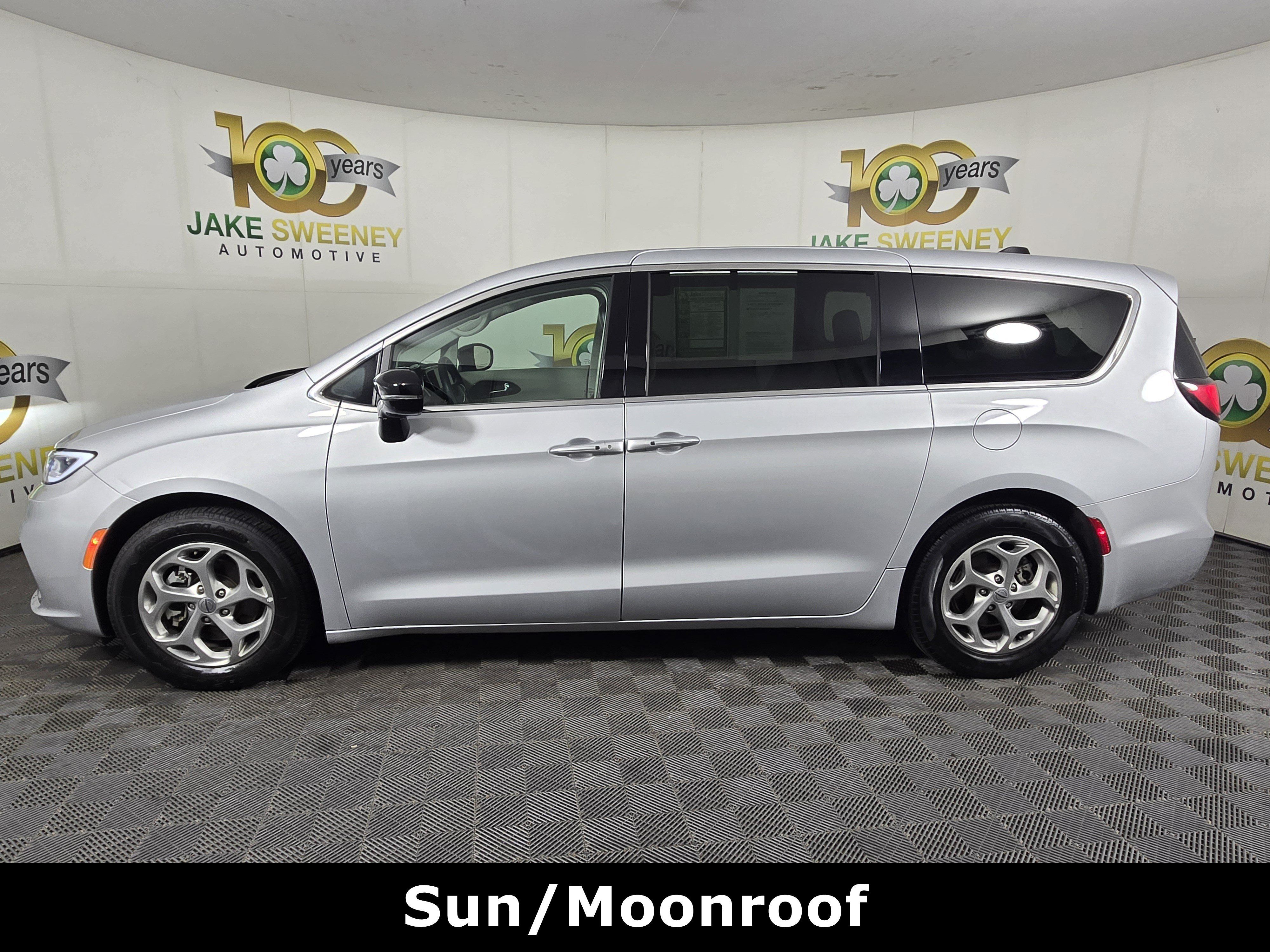 Used 2024 Chrysler Pacifica Limited FWD image 4