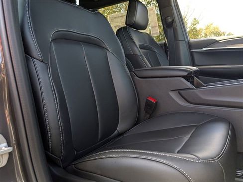 New 2025 Jeep Grand Cherokee L Limited image 39