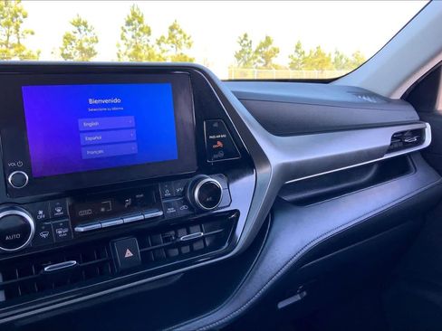 Certified 2024 Toyota Highlander LE image 35