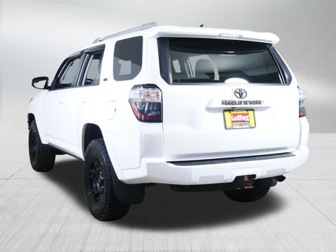Used 2014 Toyota 4Runner SR5 AWD/4WD image 5