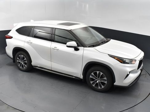 Used 2022 Toyota Highlander XLE image 17