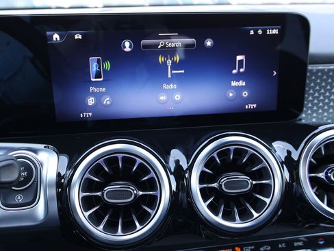 Used 2025 Mercedes-Benz GLB 250 image 39