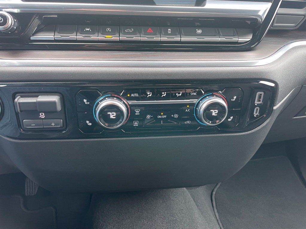 Used 2025 GMC Sierra 1500 SLT AWD/4WD image 13