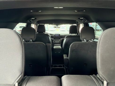 Used 2020 Ford Explorer XLT RWD image 8