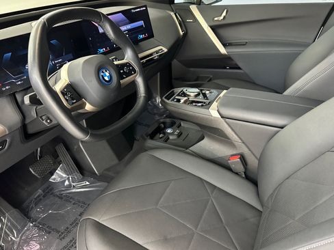 Used 2024 BMW iX xDrive50 w/ Convenience Package AWD/4WD image 4
