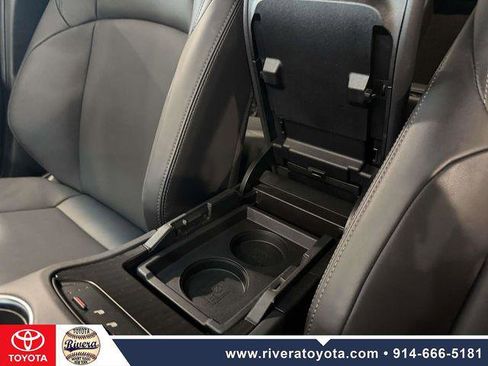 Certified 2024 Toyota Venza XLE AWD/4WD image 24