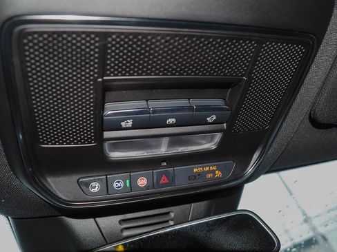 Used 2025 Chevrolet Equinox EV RS FWD image 31
