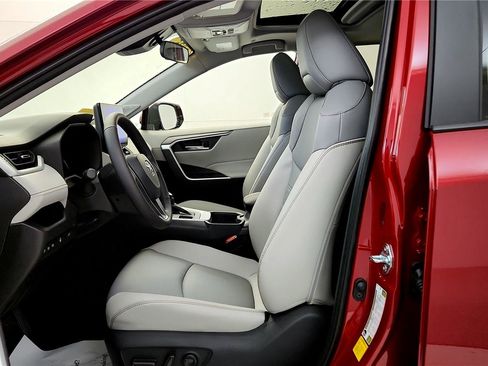 Certified 2025 Toyota RAV4 XLE Premium image 34