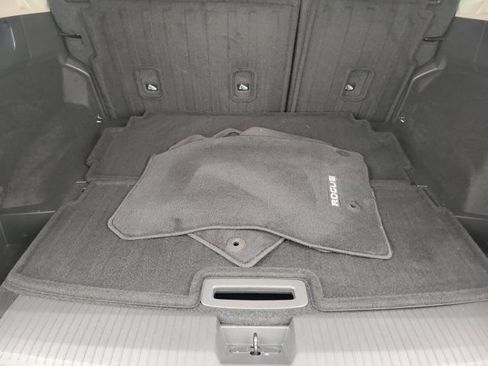 Certified 2025 Nissan Rogue SL FWD image 9