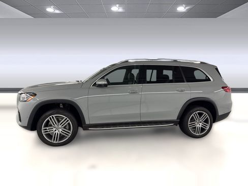 Used 2025 Mercedes-Benz GLS 450 4MATIC image 2