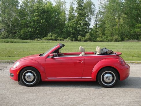 Used 2013 Volkswagen Beetle 2.5 FWD image 3