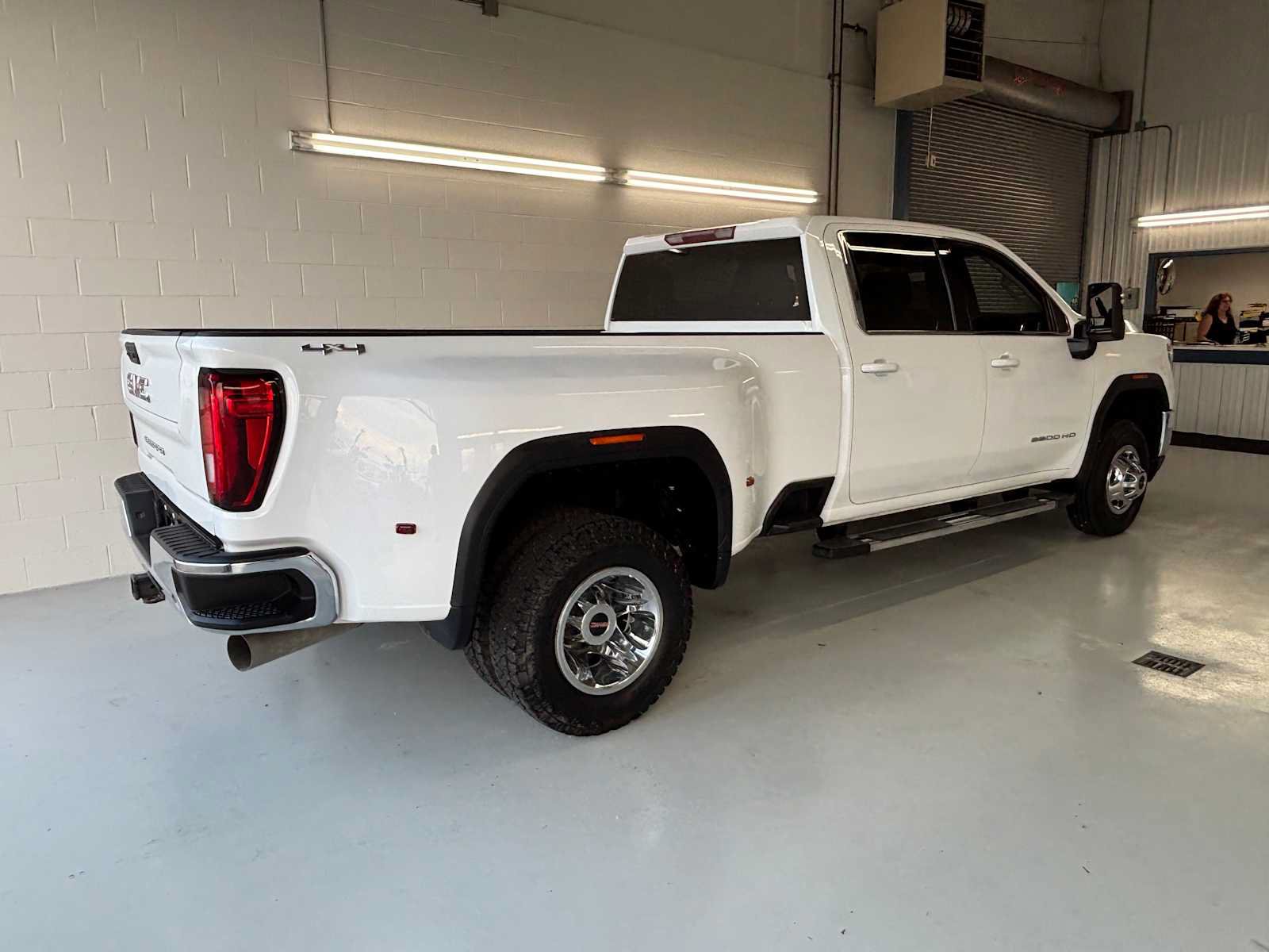 Used 2023 GMC Sierra 3500 SLE AWD/4WD image 10