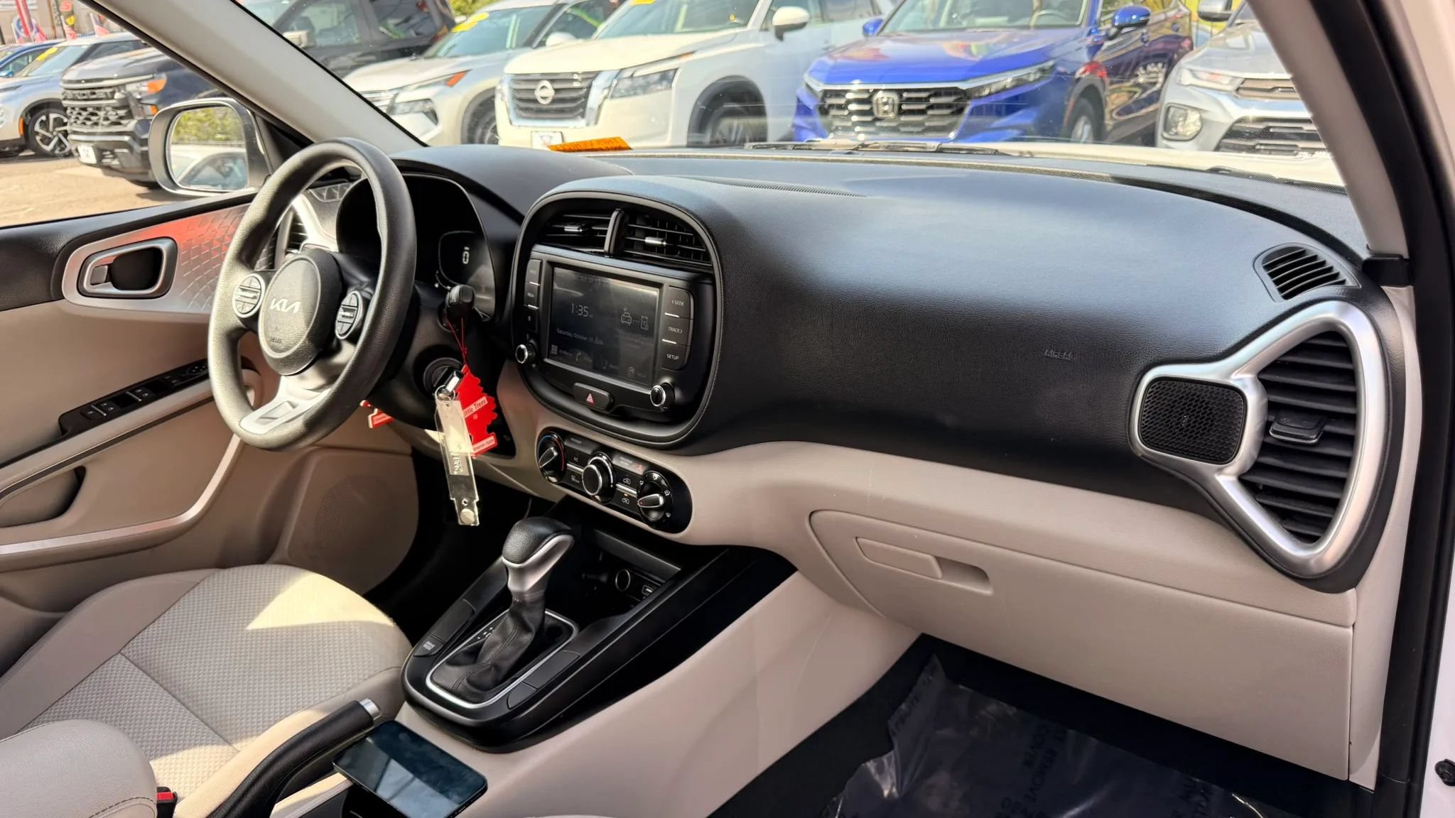 Used 2025 Kia Soul LX FWD image 15