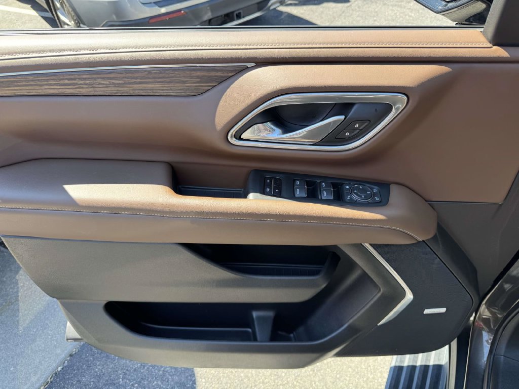 Used 2021 Chevrolet Tahoe High Country w/ Premium Package AWD/4WD image 14