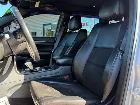 Used 2020 Jeep Grand Cherokee Altitude AWD/4WD image 10