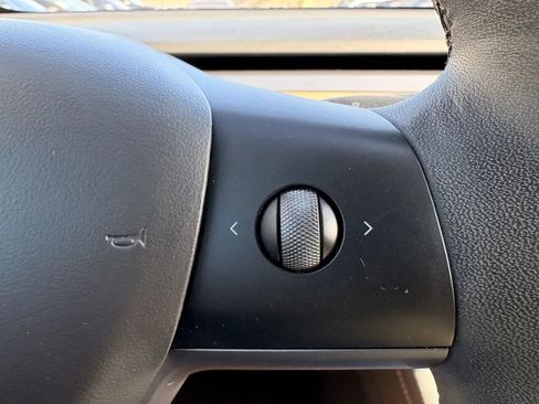 Used 2022 Tesla Model 3 Standard Range RWD image 17
