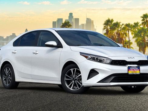 Used 2023 Kia Forte LXS w/ LXS Technology Package image 2