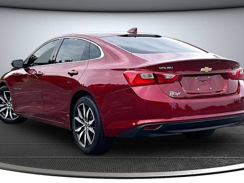 Used 2018 Chevrolet Malibu LT FWD image 4