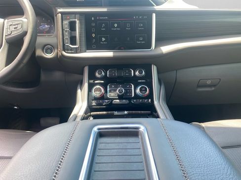 Used 2024 GMC Yukon XL Denali AWD/4WD image 18