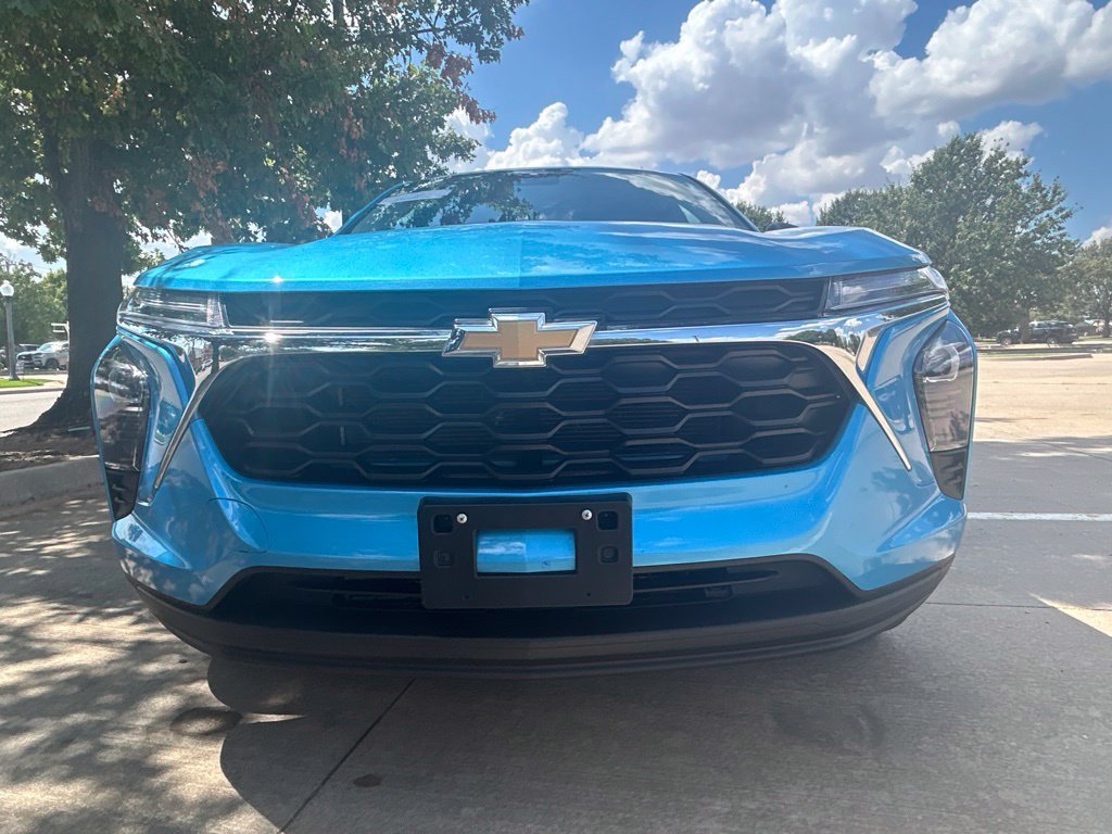 Used 2025 Chevrolet Trax LS FWD image 13