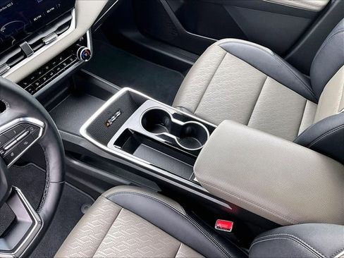 Used 2025 Chevrolet Equinox LT w/ Convenience Package II image 15