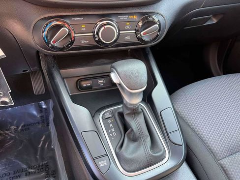 Used 2025 Kia Soul LX w/ LX Technology Package FWD image 19