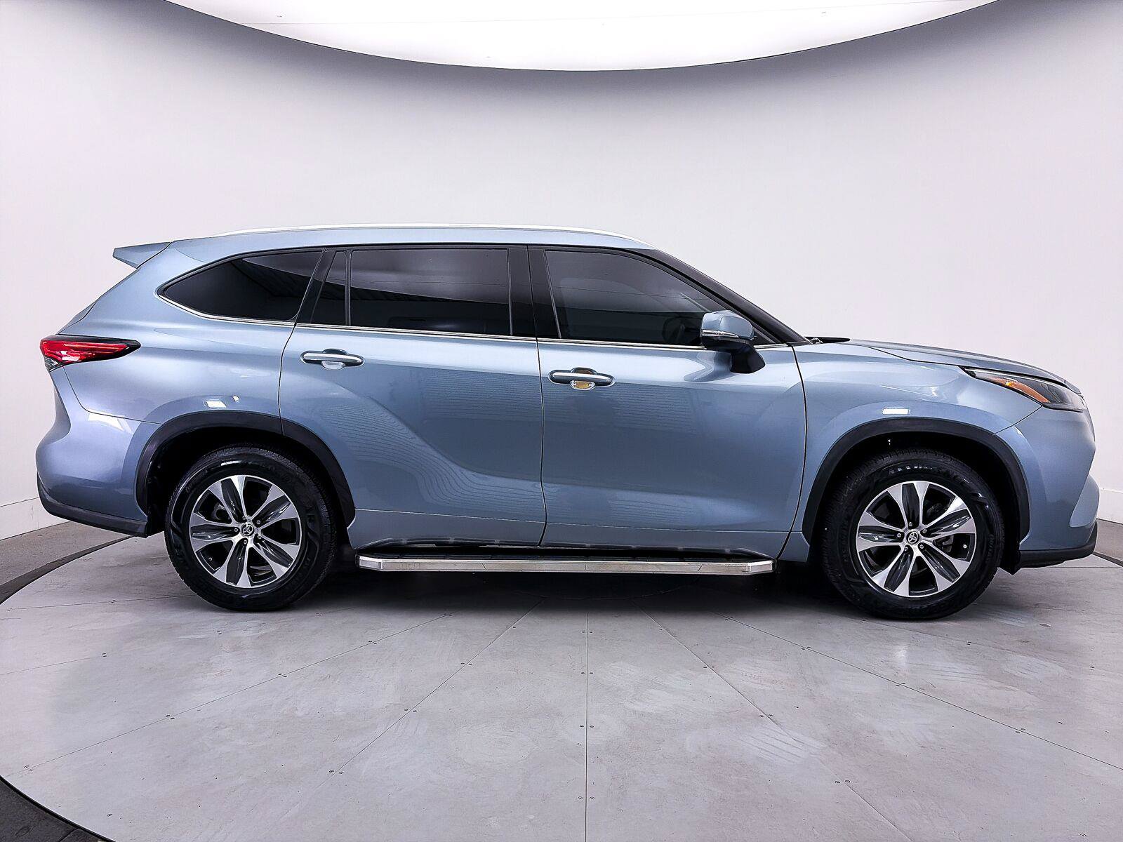 Used 2022 Toyota Highlander XLE FWD image 42