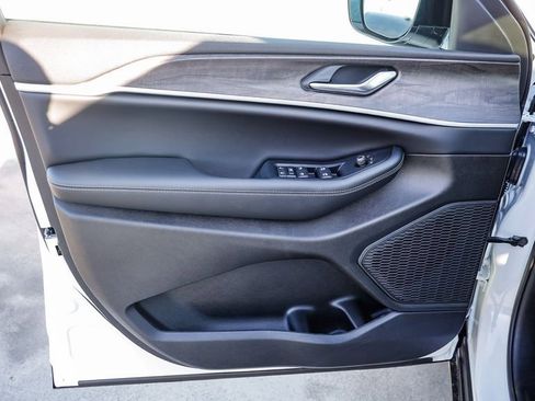 New 2026 Jeep Grand Cherokee Altitude image 22