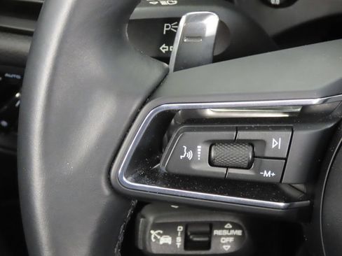 Certified 2026 Porsche Macan AWD/4WD image 19