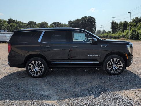 New 2026 GMC Yukon Denali w/ Denali Reserve Package AWD/4WD image 7