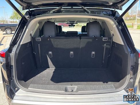 Used 2025 Nissan Pathfinder SL FWD image 3