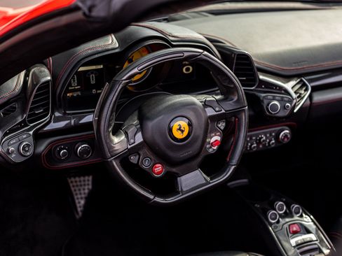 Used 2013 Ferrari 458 Spider RWD image 33