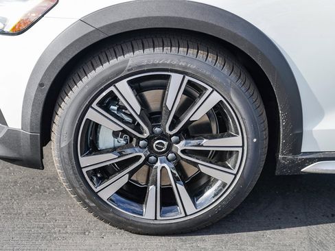 New 2025 Volvo V60 B5 Cross Country Ultra w/ Protection Package Premier image 11