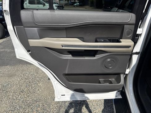 Used 2018 Ford Expedition XLT w/ Equipment Group 202A AWD/4WD image 48
