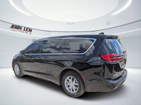 New 2026 Chrysler Pacifica Select FWD image 5