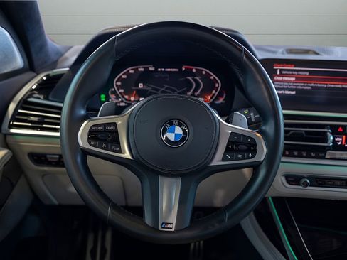 Used 2020 BMW X7 M50i w/ Dynamic Handling Package AWD/4WD image 32