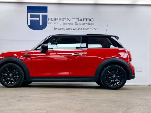 Used 2022 MINI Cooper 2-Door Hardtop w/ Premium Package image 31