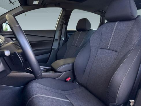 Used 2025 Honda Accord Sport image 5