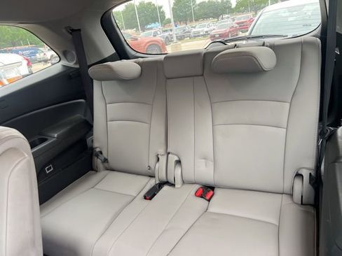 Used 2019 Honda Pilot Touring image 9