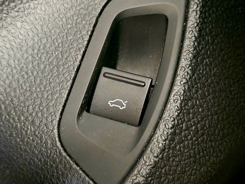 Used 2018 Volkswagen Passat 2.0T SE image 32