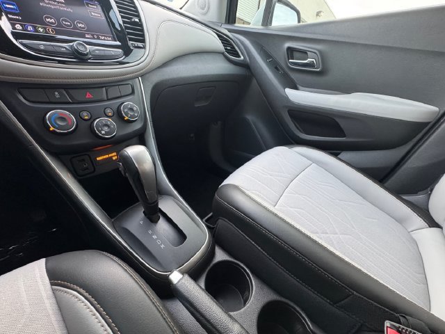 Used 2020 Chevrolet Trax LT w/ LT Convenience Package FWD image 10