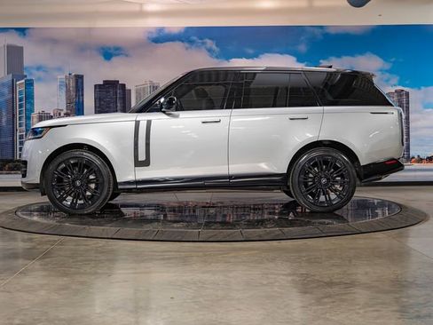 Used 2025 Land Rover Range Rover SE image 6