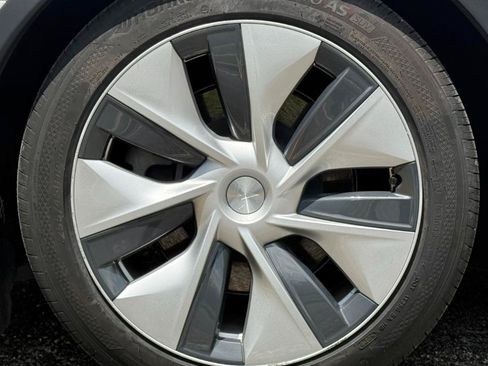 Used 2021 Tesla Model Y Long Range AWD/4WD image 29