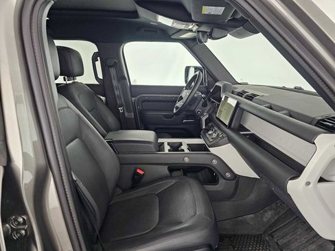 Used 2025 Land Rover Defender 110 X-Dynamic SE image 10