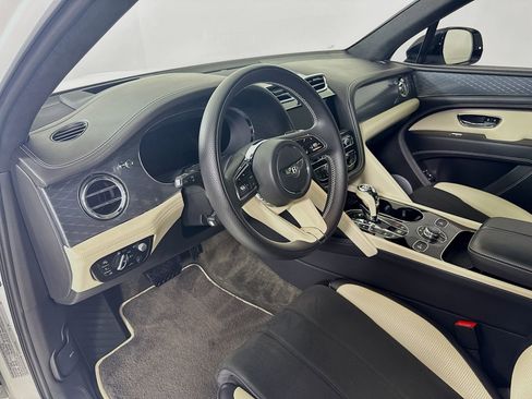 Certified 2023 Bentley Bentayga AWD/4WD image 11