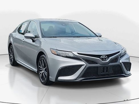 Used 2024 Toyota Camry SE image 2