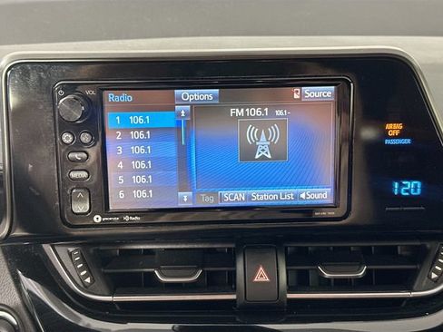 Used 2018 Toyota C-HR XLE FWD image 11